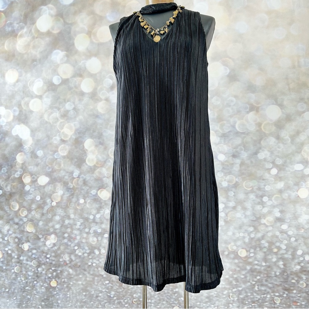Soho Apparel Petite Medium Black Pleated High Collar with Open Neck A-Line LBD - Picture 14 of 14